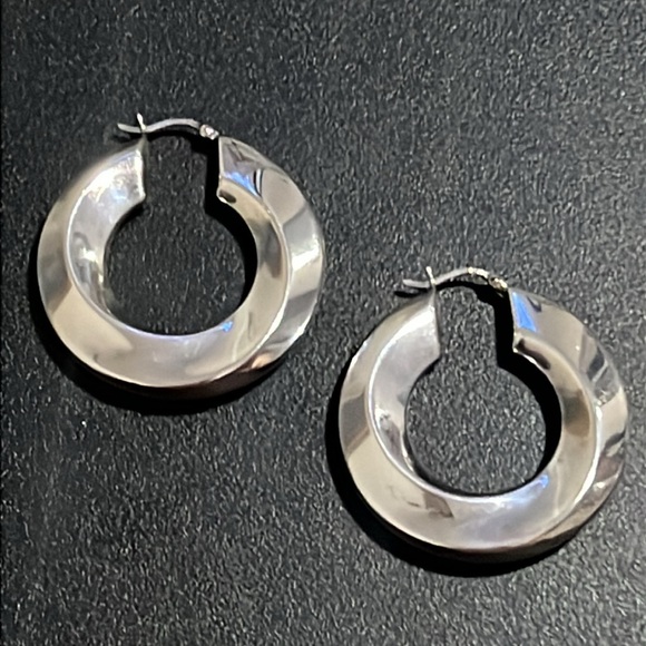 Sundance Sterling Silver Abstract Twisty Puff Chunky Hoop Earrings - Picture 12 of 14